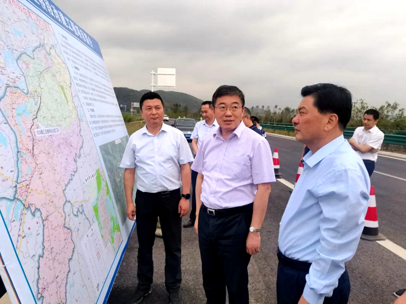 池州市委副書記、市長(zhǎng)朱浩東到G318池殷改建01標(biāo)督導(dǎo)檢查